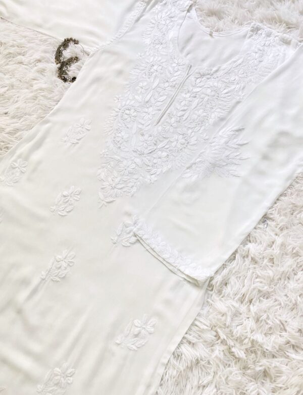 Mahnoor Hand Embroidered Chikankari Kurta & Trouser