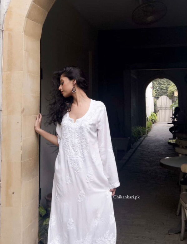 Mahnoor Hand Embroidered Chikankari Kurta & Trouser