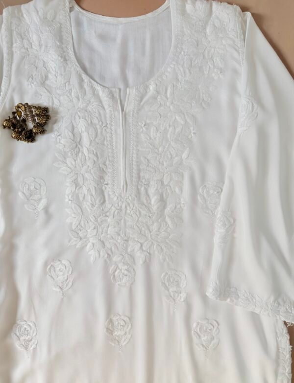 Safaid Hand Embroidered Chikankari Kurta